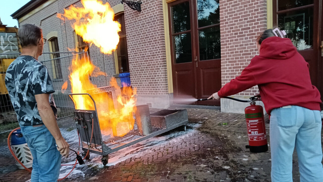 Vrijwilligers museum volgen BHV-cursus