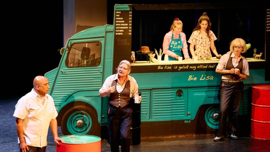 Bie Lisa speelt zich af rondom de foodtruck van Lisa. Foto Marijn Boeré
