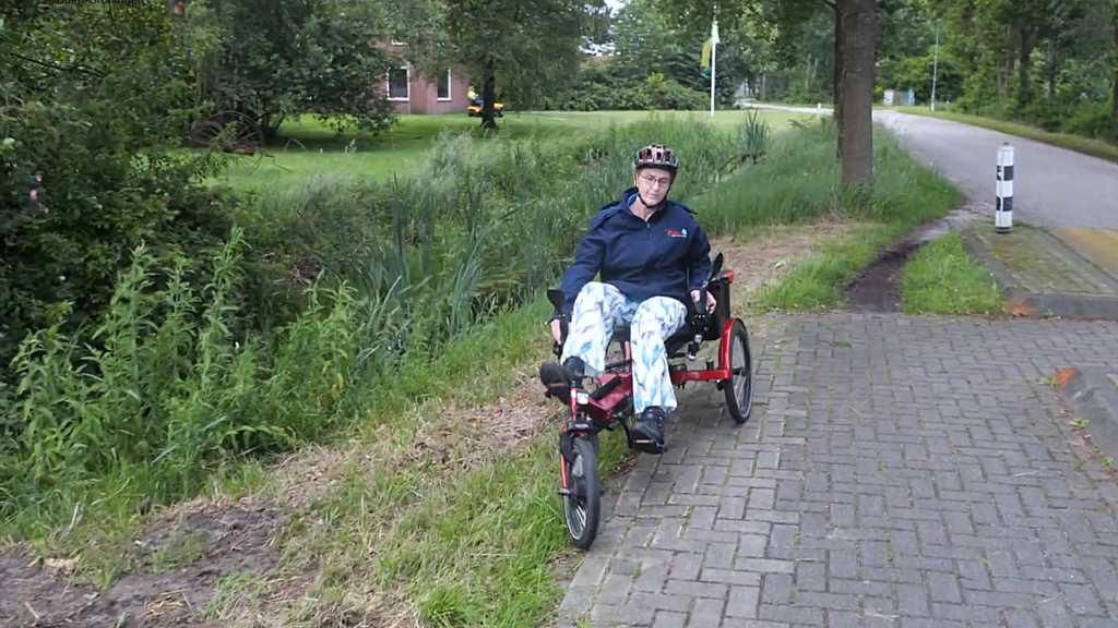 Fietsoversteek tussen Karsbadde en de Heemtuin aan de Nieuweweg in Muntendam