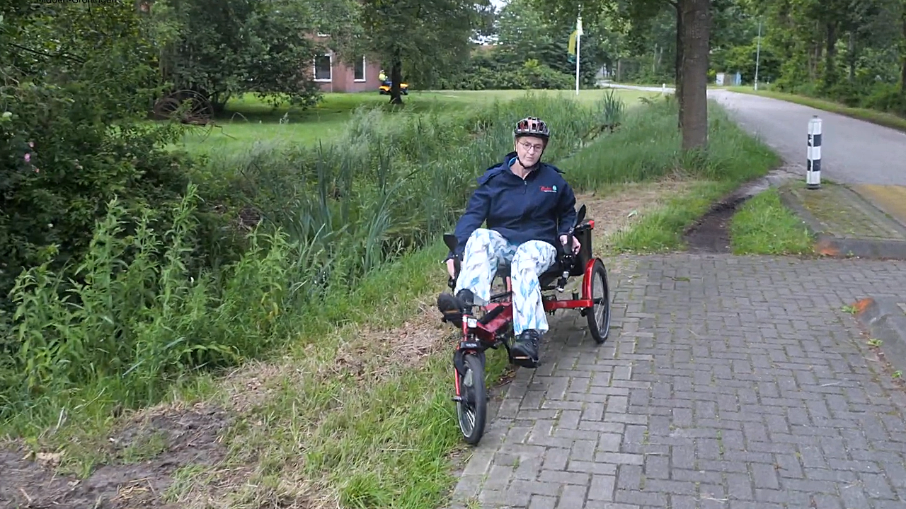 Fietsoversteek tussen Karsbadde en de Heemtuin aan de Nieuweweg in Muntendam