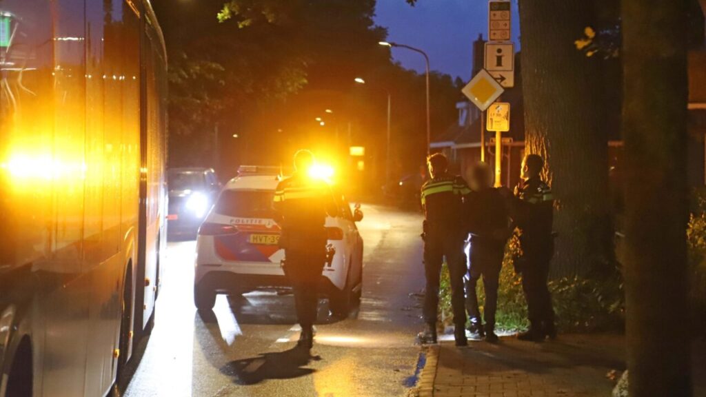 Bestuurder aangehouden na botsing Hoofdweg, Froombosch