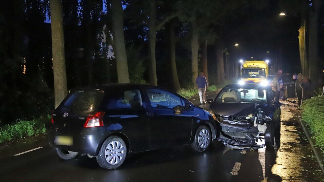 Bestuurder aangehouden na botsing Hoofdweg, Froombosch