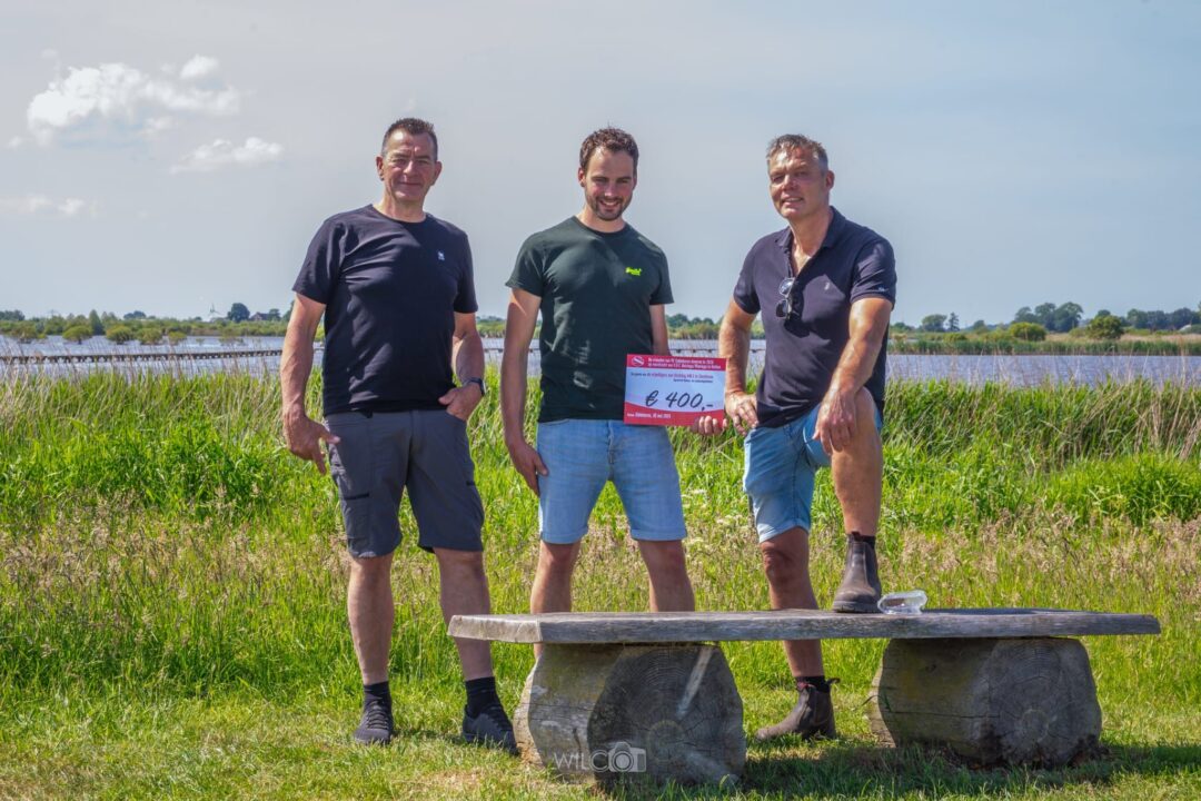 Vrienden van VV Siddeburen schenken goed doel