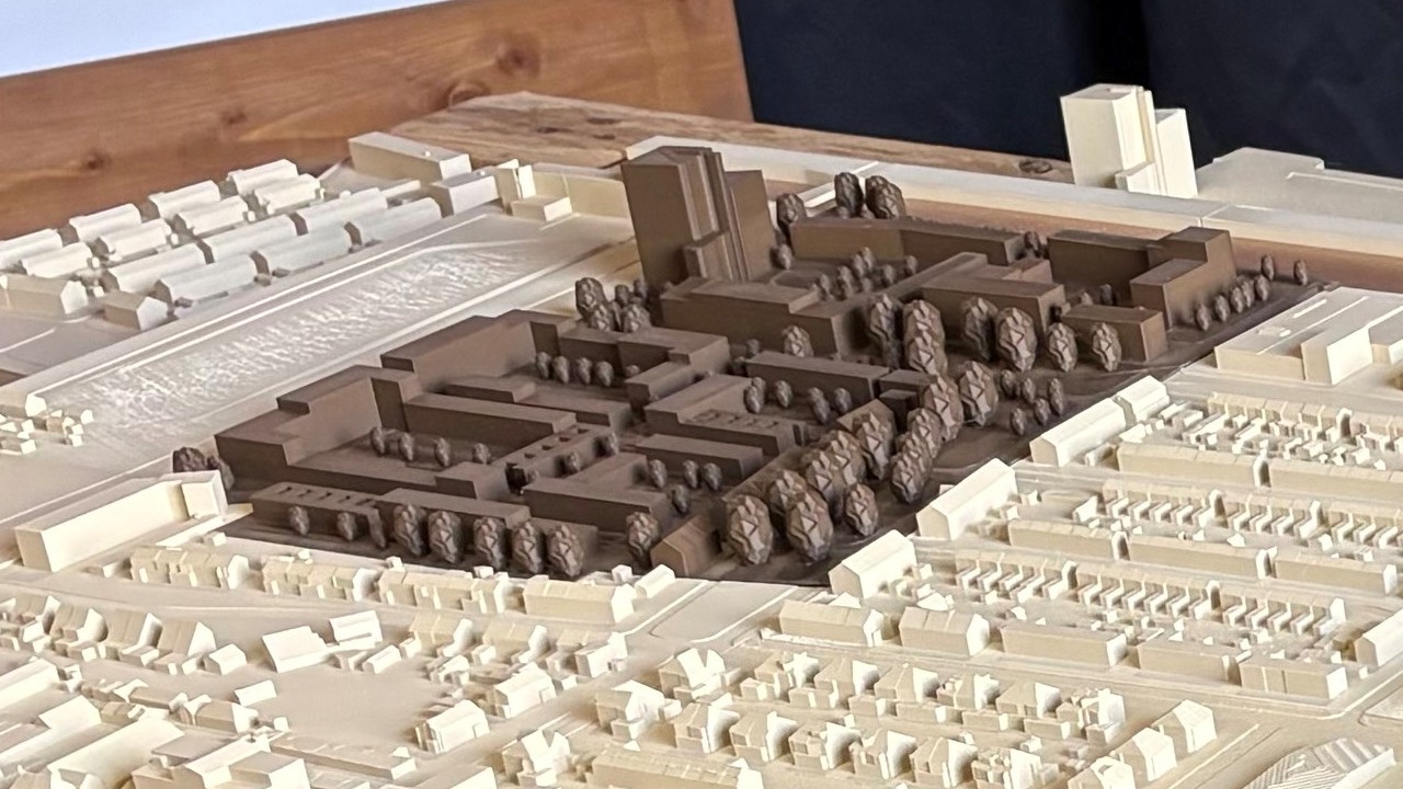 maquette van de wijkvernieuwing Noorderpark met daarin de Zeeheldenbuurt-West in Hoogezand uitgelicht