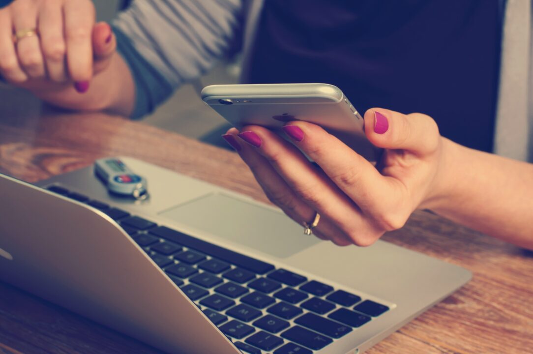 laptop, mobiel, pixabay