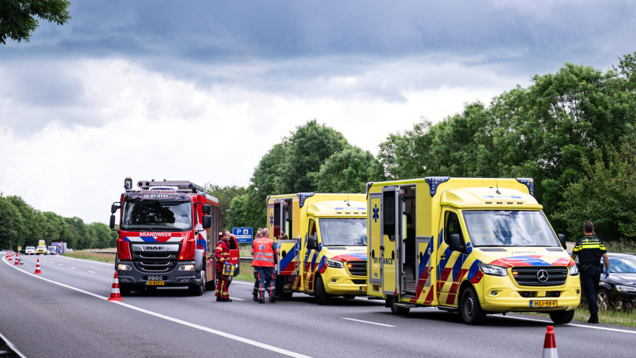 Automobilist onwel op A7 bij Scharmer
