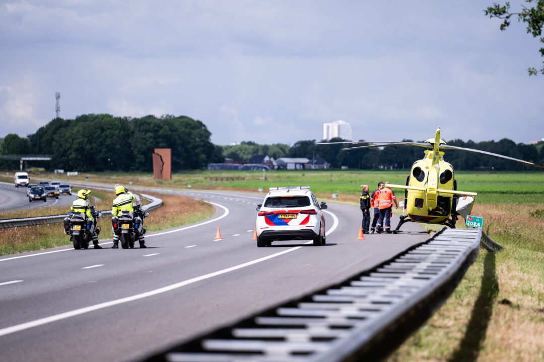 Automobilist onwel op A7 bij Scharmer