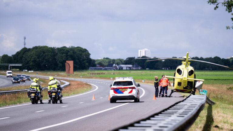 Automobilist onwel op A7 bij Scharmer
