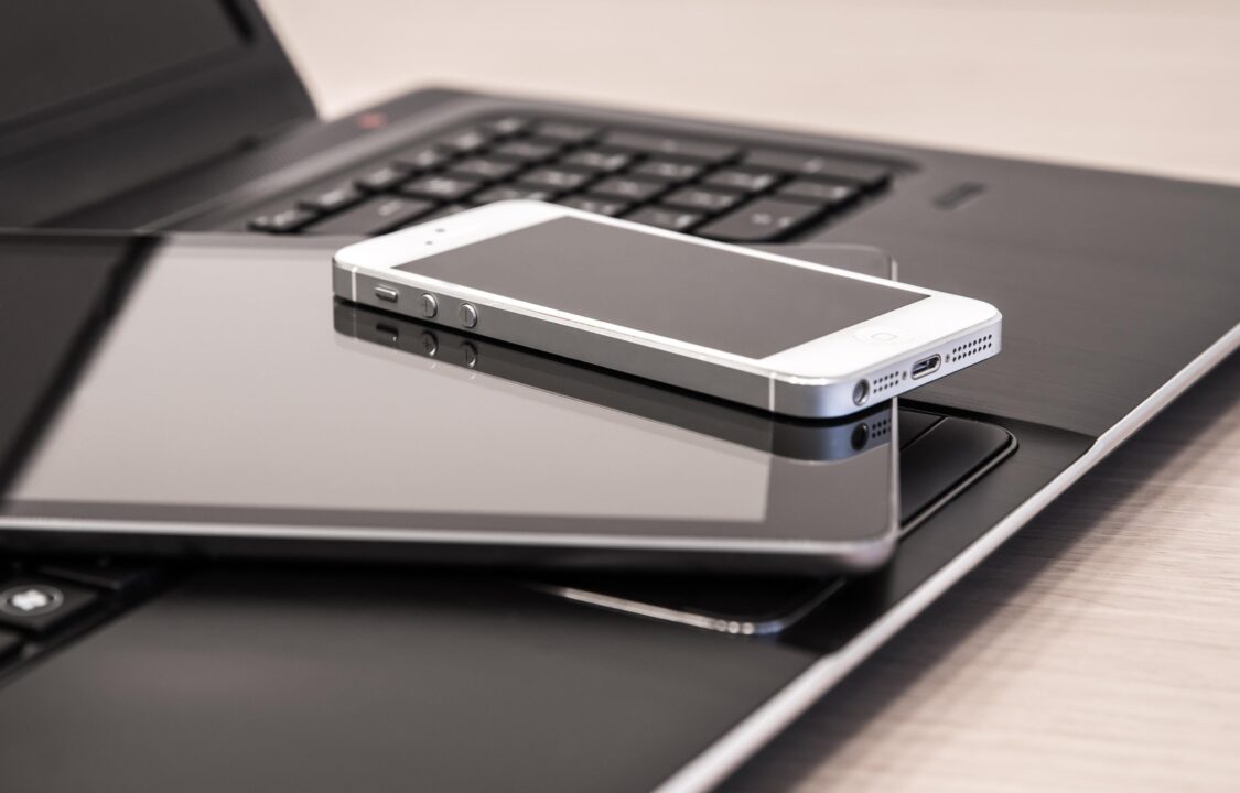 Laptop, tablet, mobiel bij GPT, pixabay