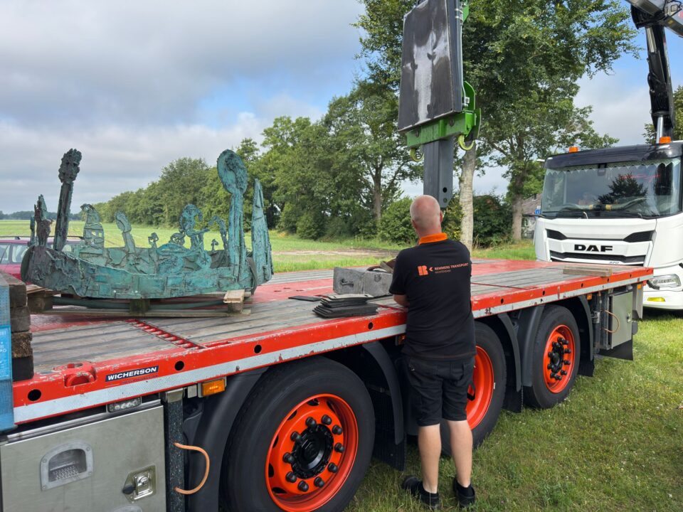 Kunstwerk Toegangspoorten weer teruggeplaatst in Borgercompagnie