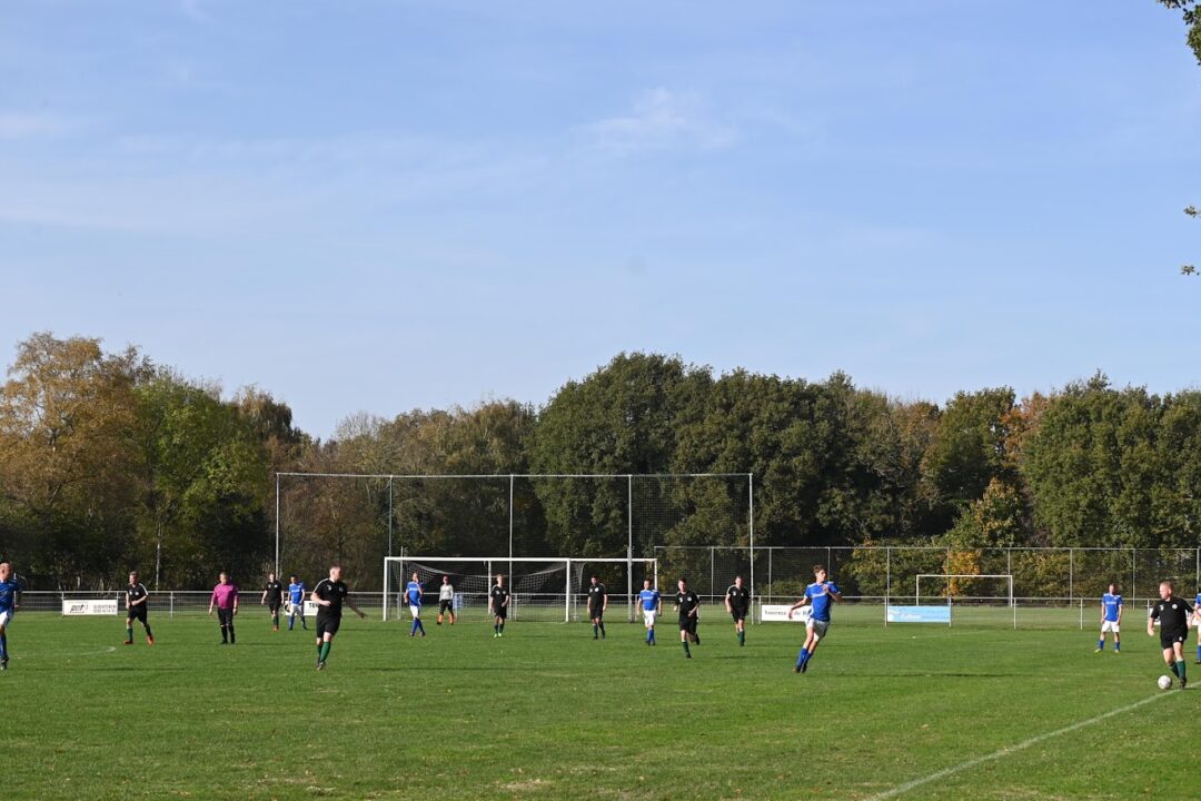 voetballen elftal 2 foto, vv Harkstede