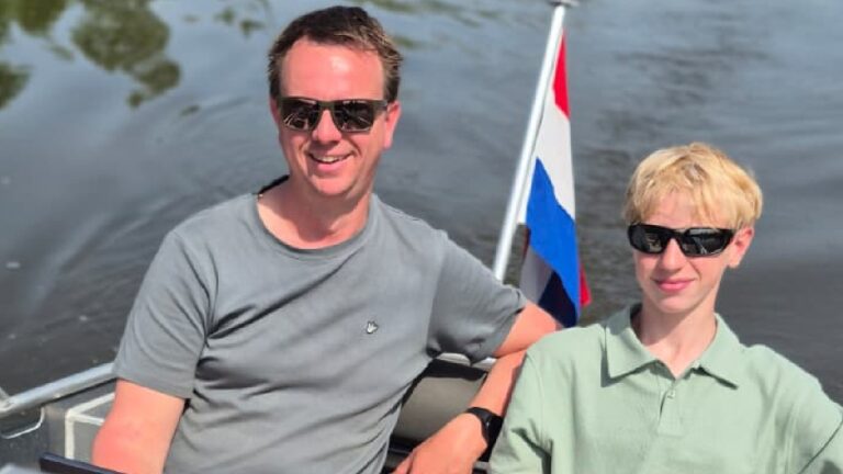 Elfstedentocht op waterstof voor MS Fonds. Niek van Prooijen en zijn zoon Jorik
