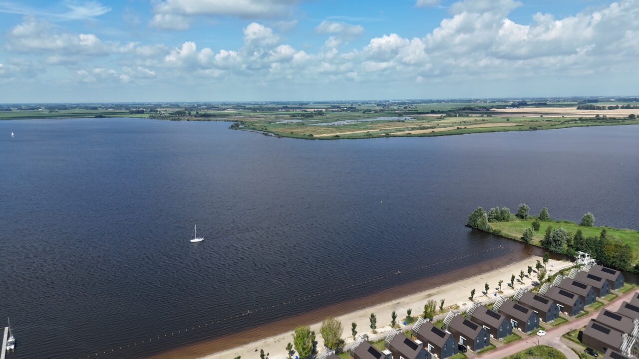Steendam, strand, vakantiewoningen en Schildmeer