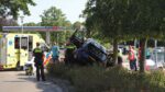 Twee gewonden na botsing tegen boom