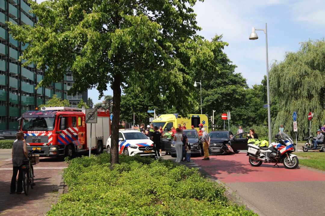 kruising van de Troelstralaan en de Van der Duyn van Maasdamweg in Hoogezand