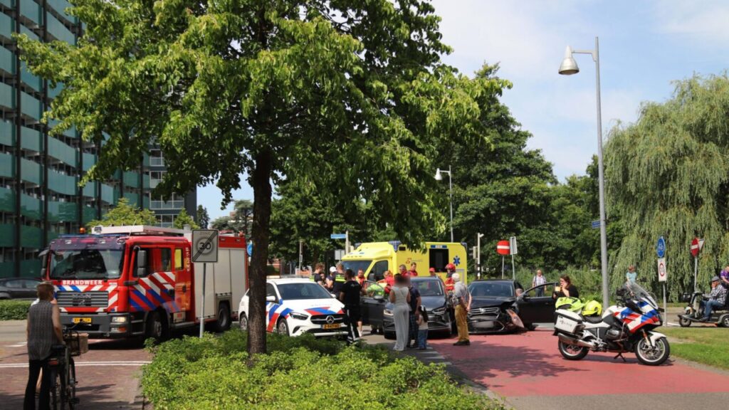 kruising van de Troelstralaan en de Van der Duyn van Maasdamweg in Hoogezand