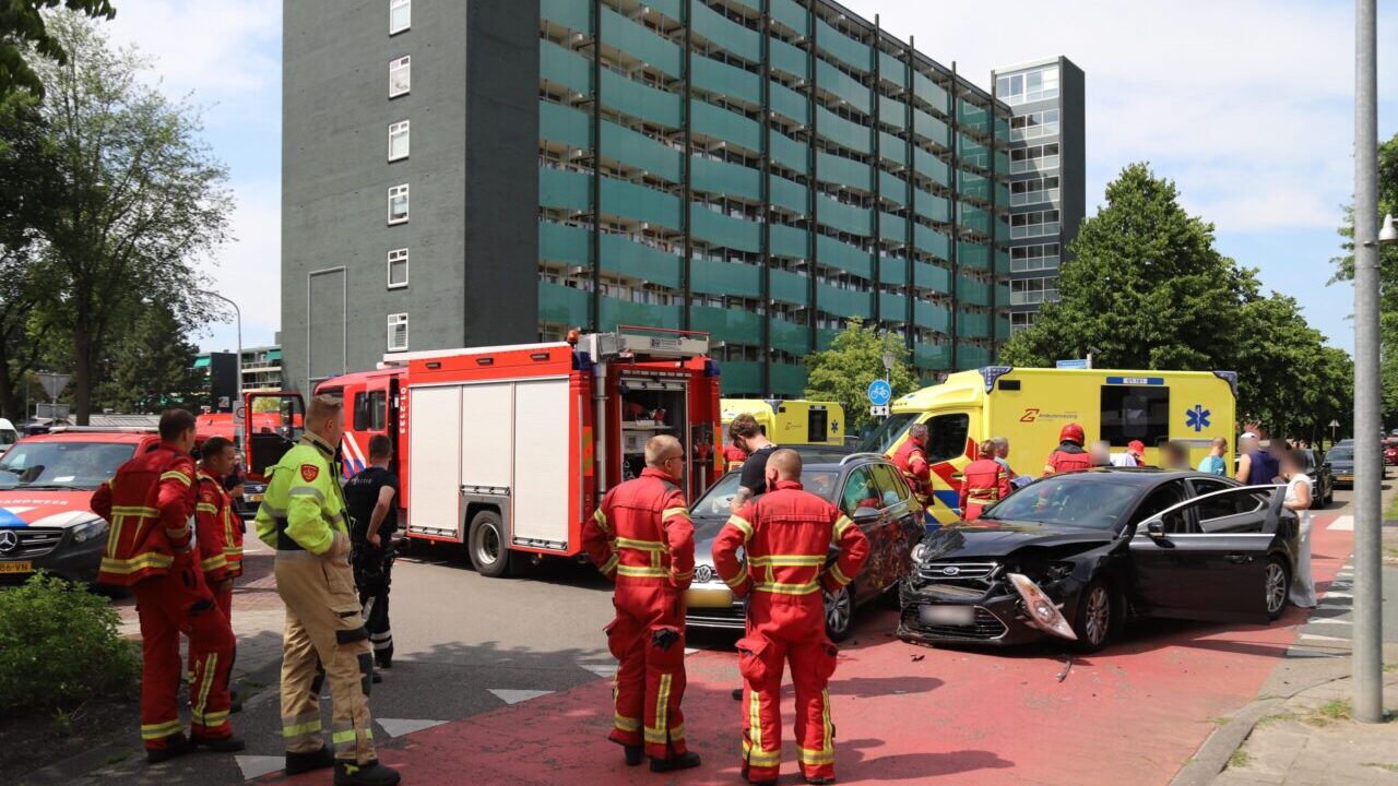 kruising van de Troelstralaan en de Van der Duyn van Maasdamweg in Hoogezand