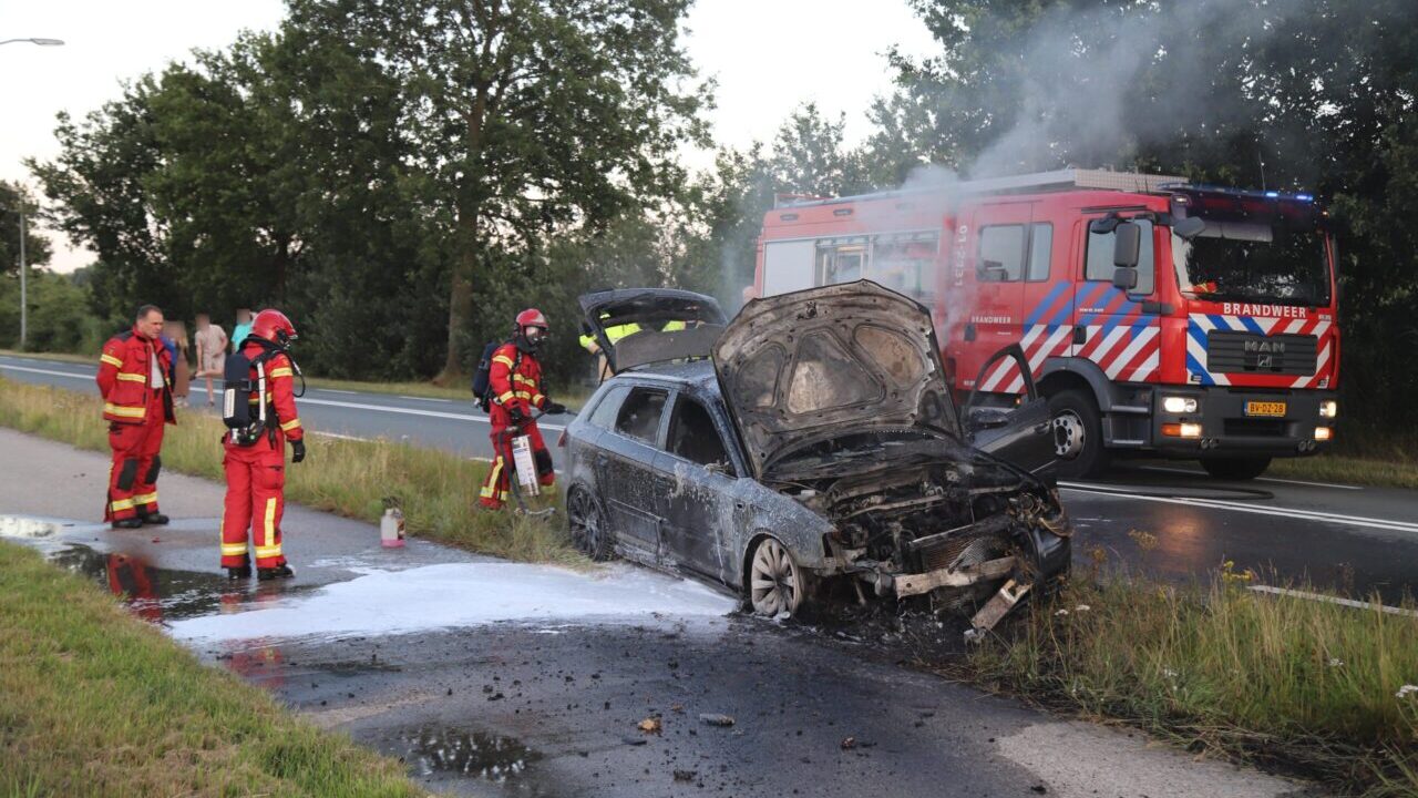 Auto uitgebrand op de Energieweg in Foxhol