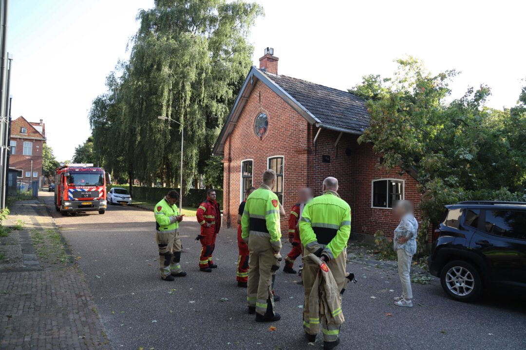 Boom op huis Hoogezand 112 bericht