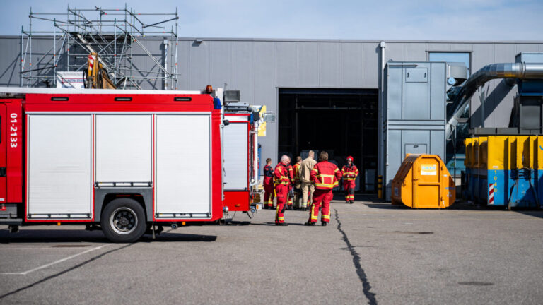 Brand in container bij drukkerij Symian in Westerbroek