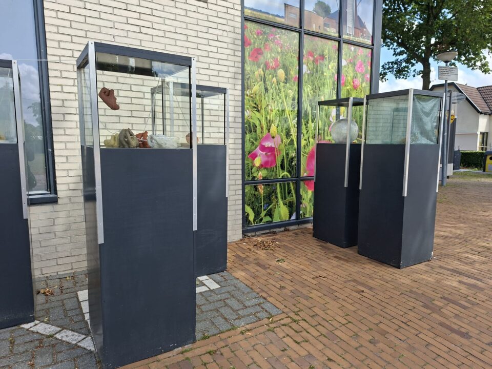 Memory making’ van beeldend kunstenaar Leoni Janssen te zien aan de Hoofdweg in Siddeburen