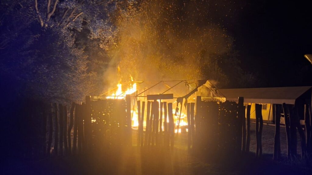 brand Safaritent Camping Siblu Meerwijck in Kropswolde