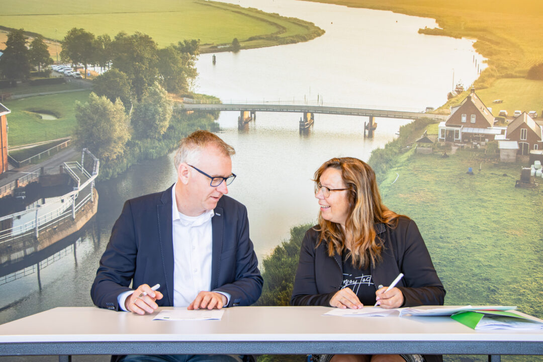 Provinciale buitendienst weg uit Overschild