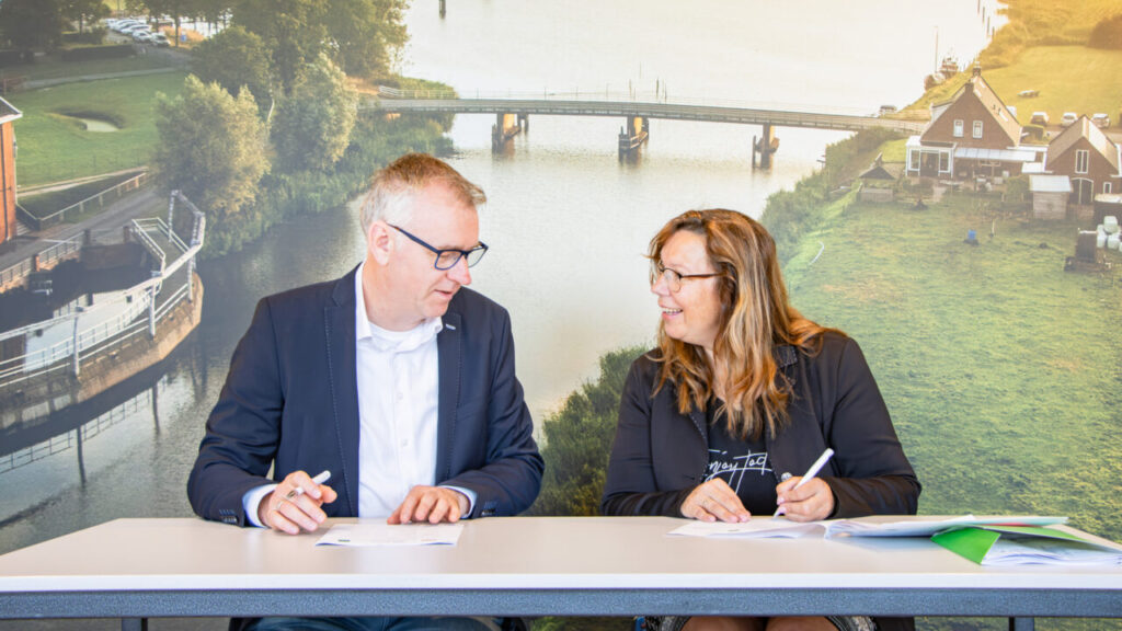 Provinciale buitendienst weg uit Overschild