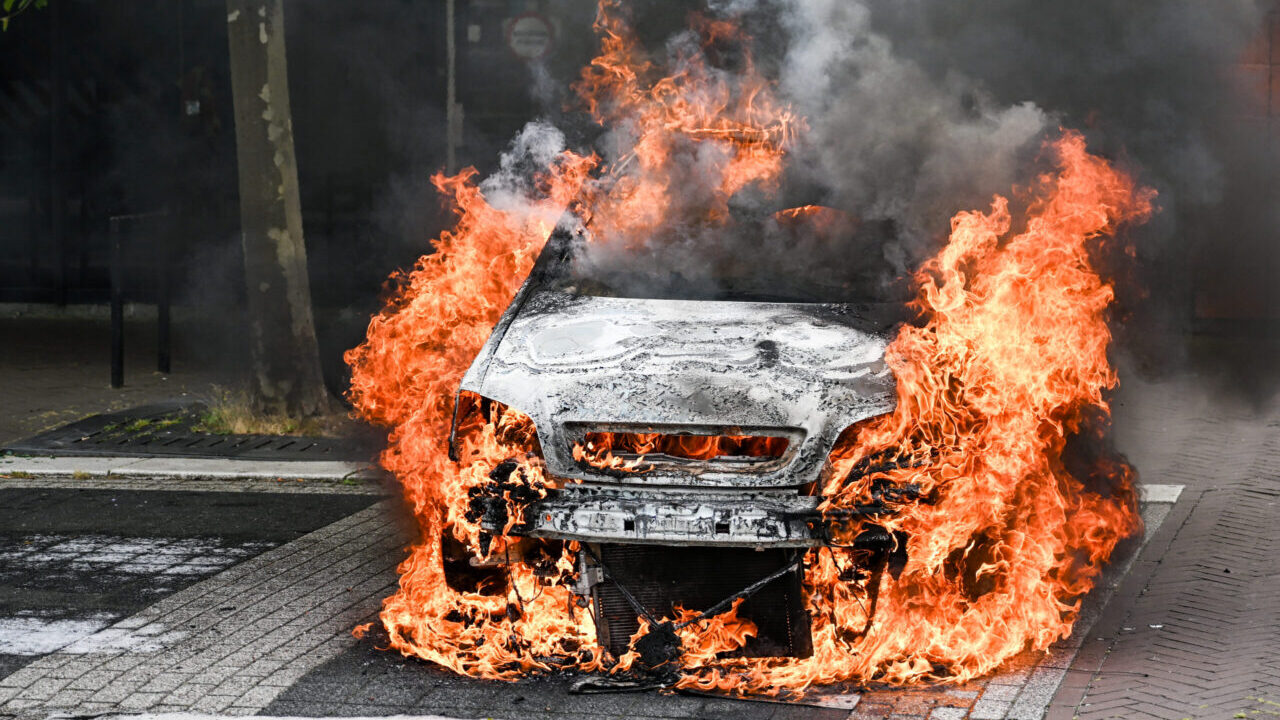 Auto uitgebrand bij centrum Hoogezand