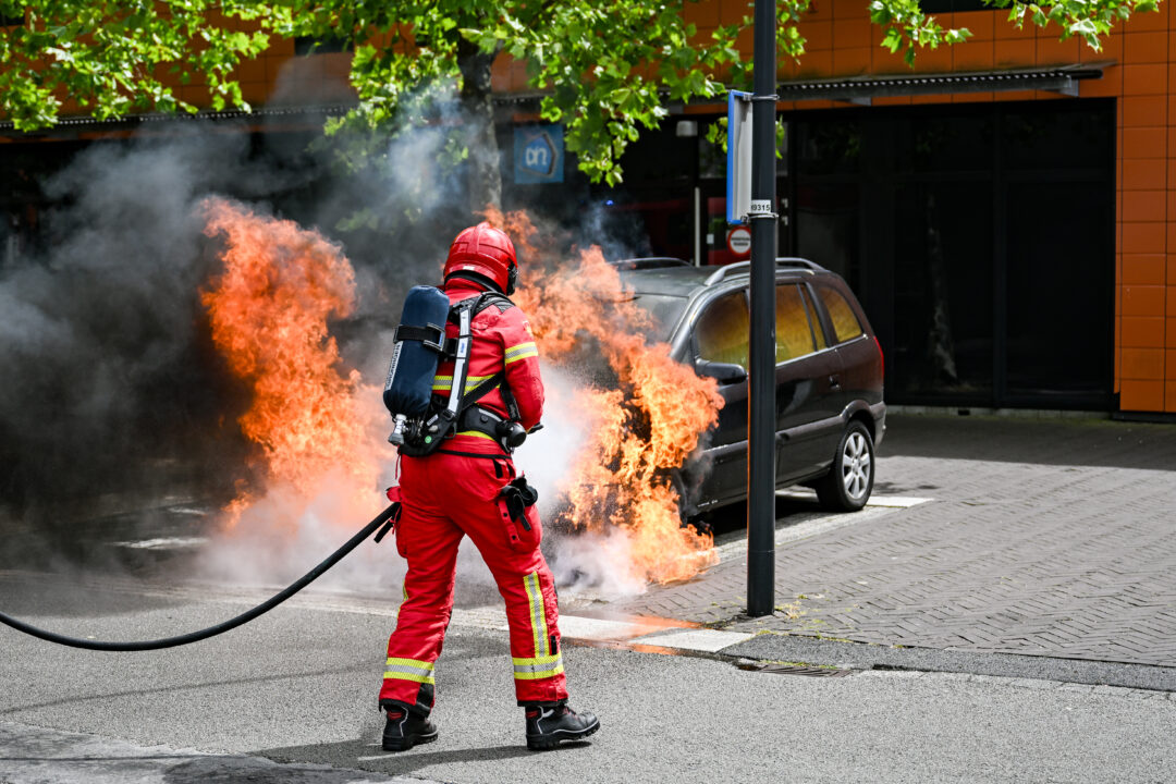 Auto uitgebrand bij centrum Hoogezand