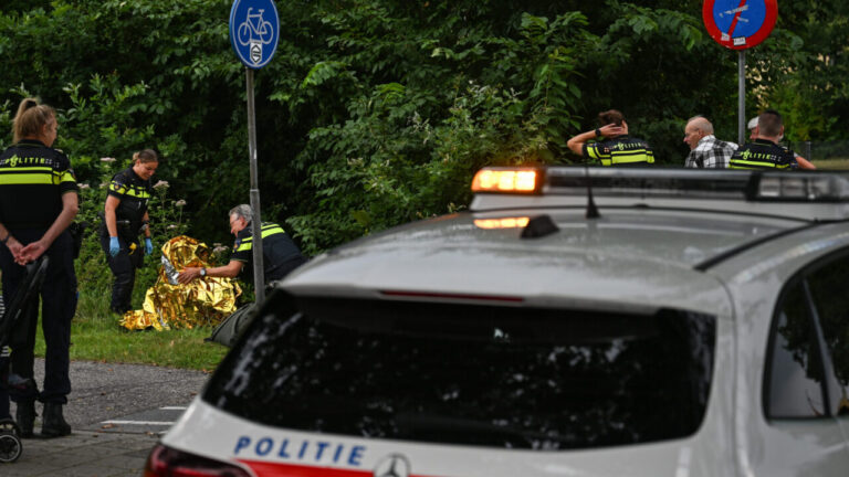 112 Venema Media vrouw in sloot Hoogezand