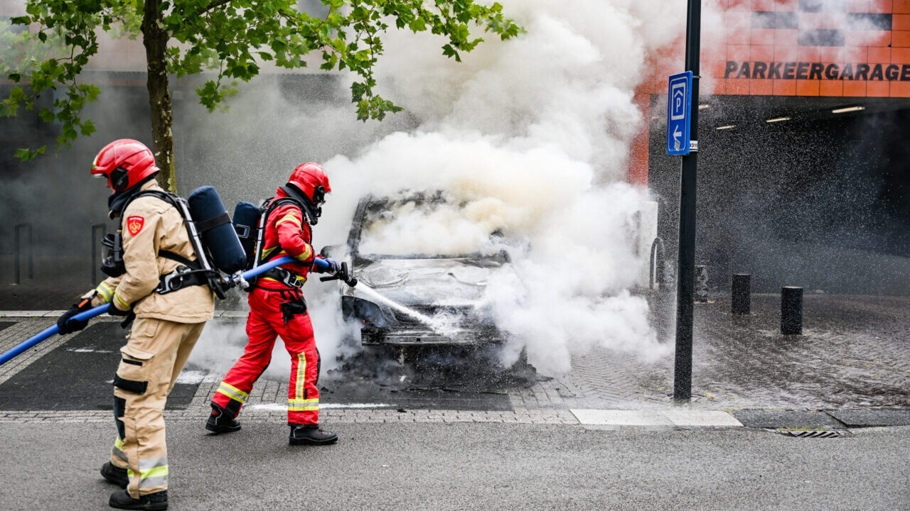 Auto uitgebrand bij centrum Hoogezand