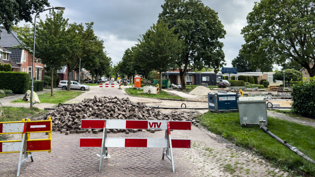 Kruising van Winkelhoek met Bartholomeus van der Helststraat afgesloten