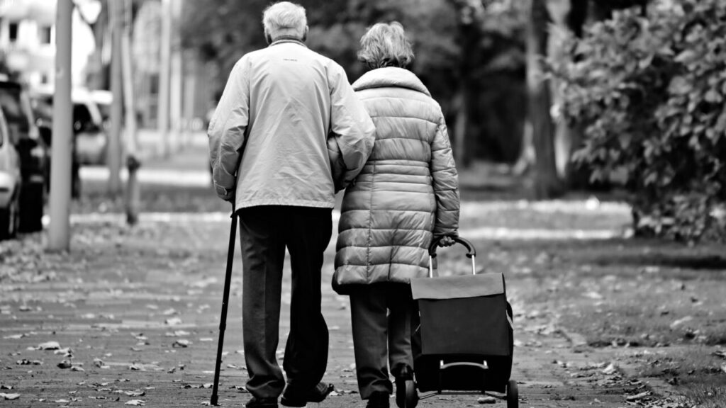 wandelen, ouderen , pixabay