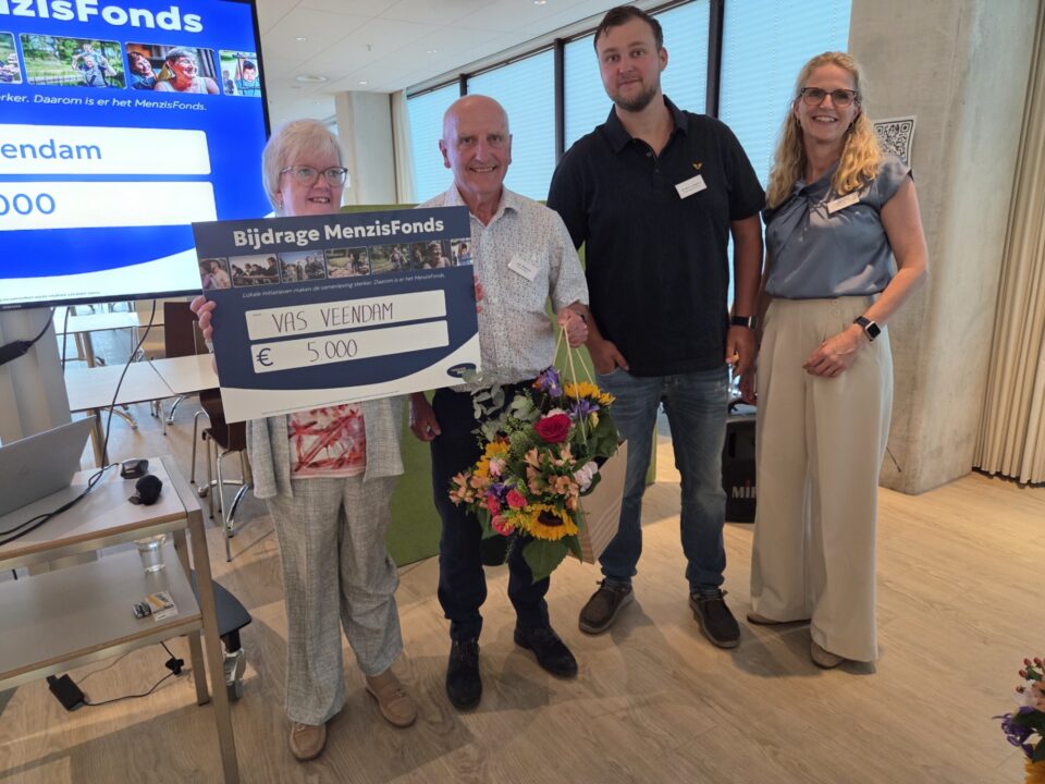 Uitreiking: VAS VEENDAM EN OMLOOP 90 HOOGEZAND ONTVANGEN SUBSDIE MENZISFONDS
