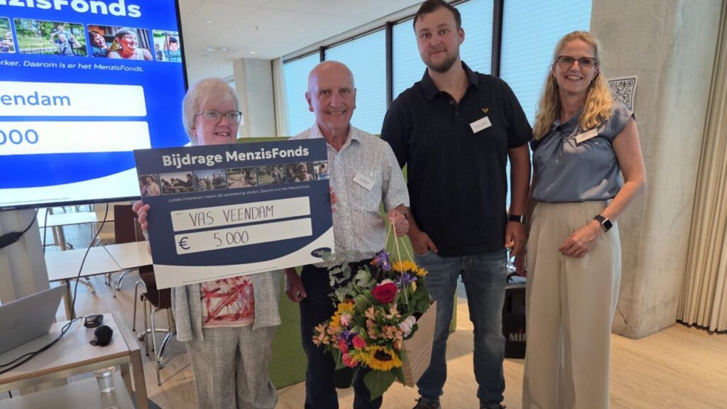 Uitreiking: VAS VEENDAM EN OMLOOP 90 HOOGEZAND ONTVANGEN SUBSDIE MENZISFONDS