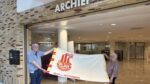 Historische SDAP-vlag naar gemeentearchief