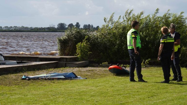 Surfer zwaargewond na botsing met boot
