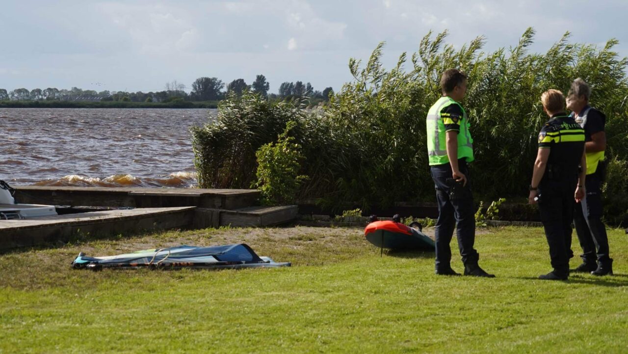 Surfer zwaargewond na botsing met boot