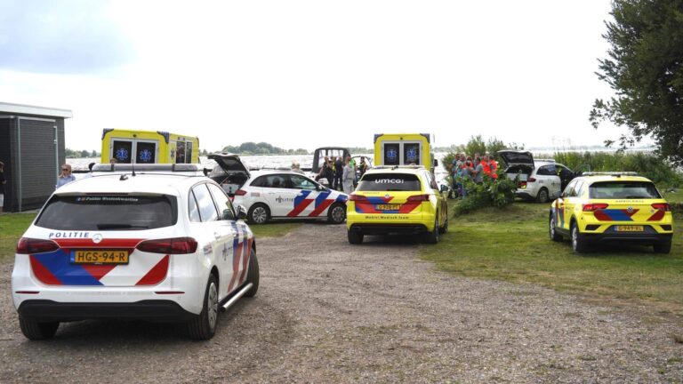 Surfer zwaargewond na botsing met boot