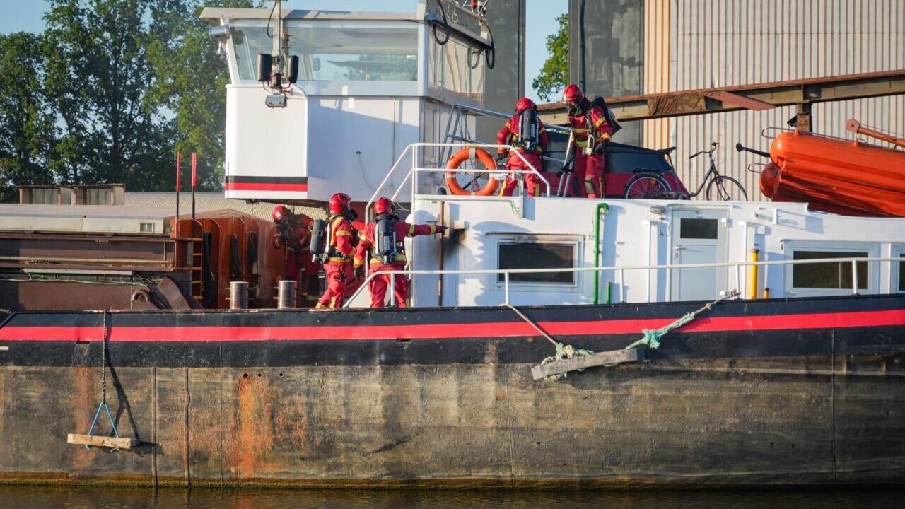 260813_Meter_brandbinnenvaartschipwaterhuizen7