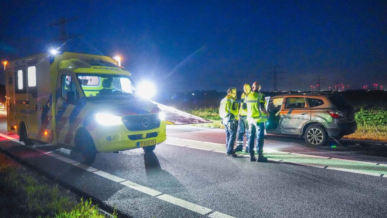 Twee auto’s botsen op elkaar N33 Steendam