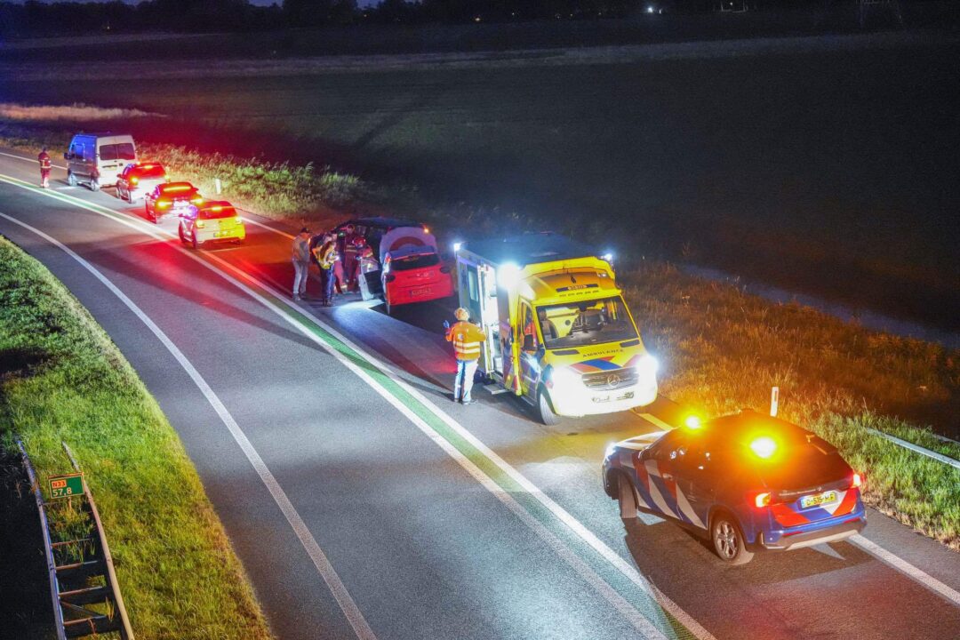 Twee auto’s botsen op elkaar N33 Steendam