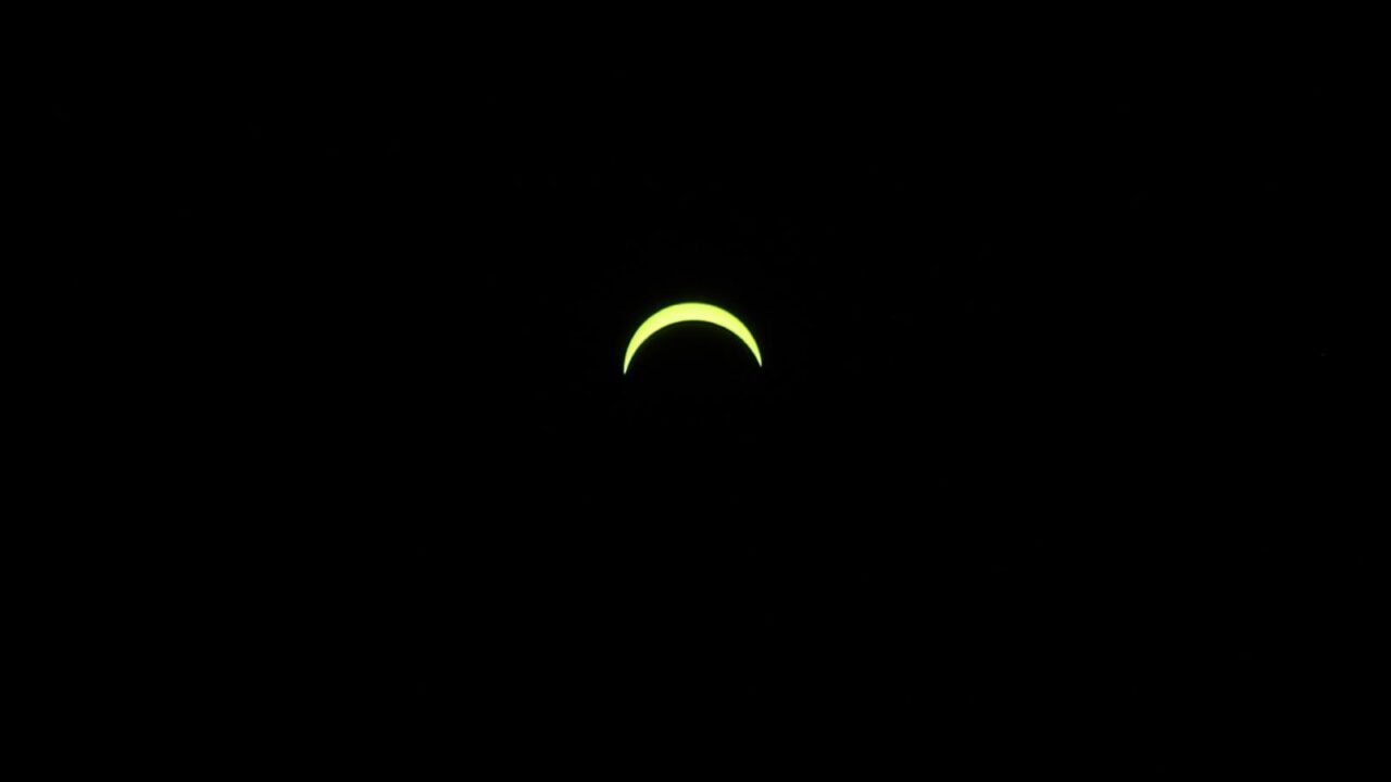 Foxhol in de ban van bijzondere zonne-eclips