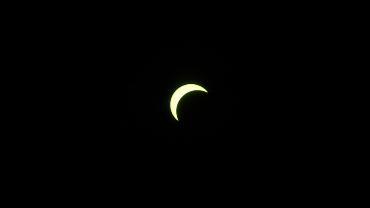 Foxhol in de ban van bijzondere zonne-eclips
