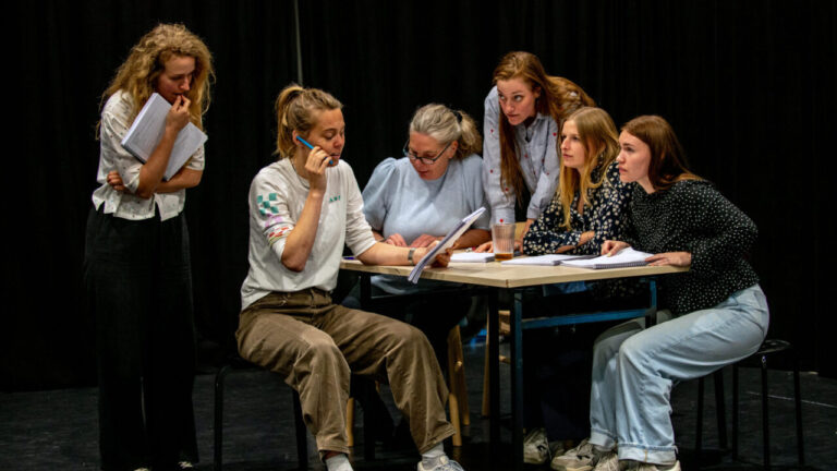 Vrouwenstaking in Nieuwe Pekela wordt Groningstalige theatervoorstelling, Waark