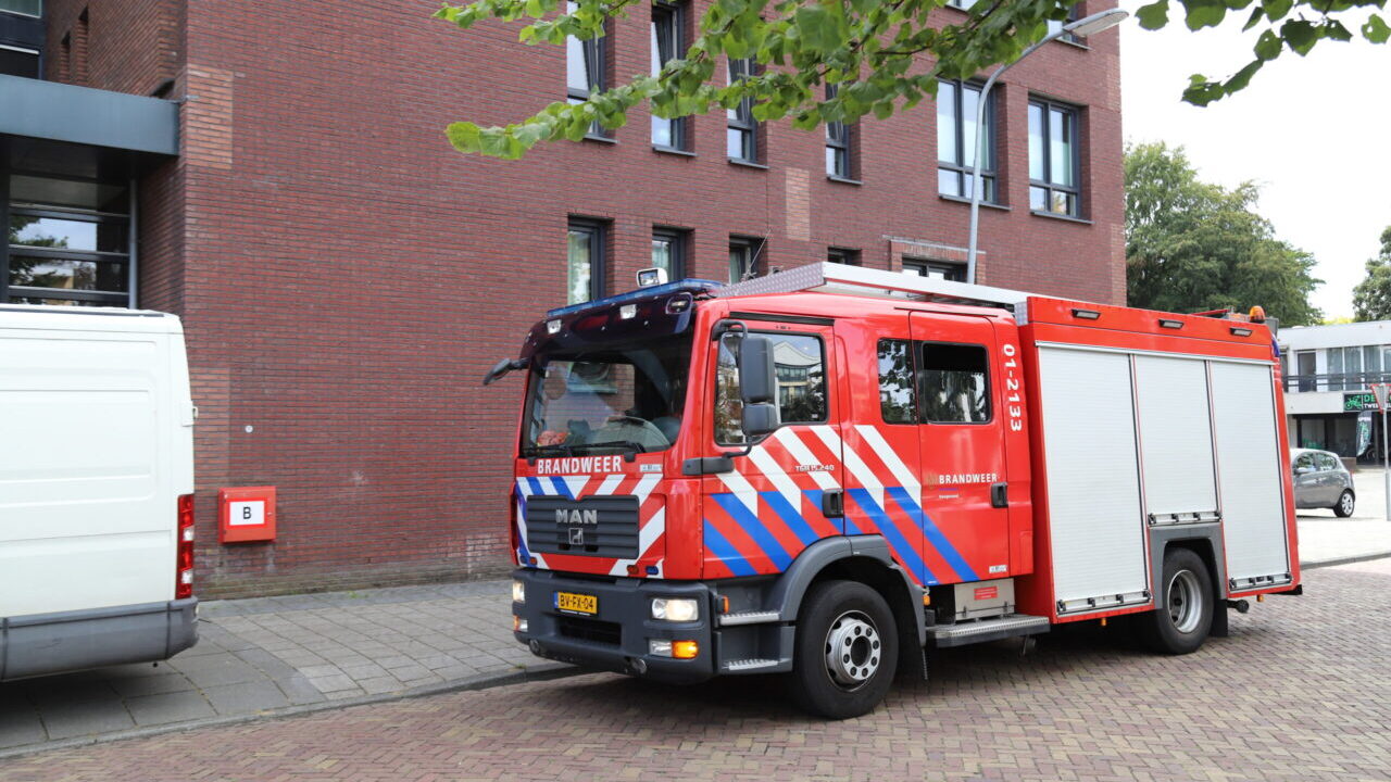 Zes mensen opgesloten in lift, Hoofdstraat Hoogezand