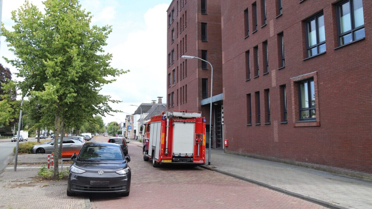 Zes mensen opgesloten in lift, Hoofdstraat Hoogezand