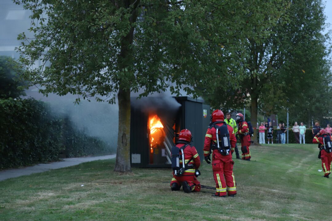 Brand zet tientallen woningen zonder stroom aan Zoete Kroon in Hoogezand