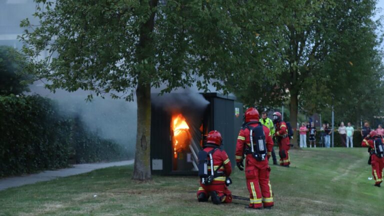 Brand zet tientallen woningen zonder stroom aan Zoete Kroon in Hoogezand